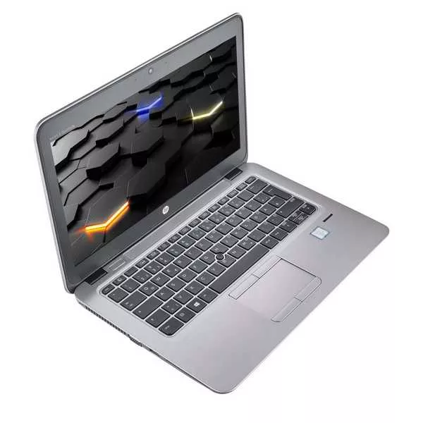 HP Elitebook 820 G3 halboffen links